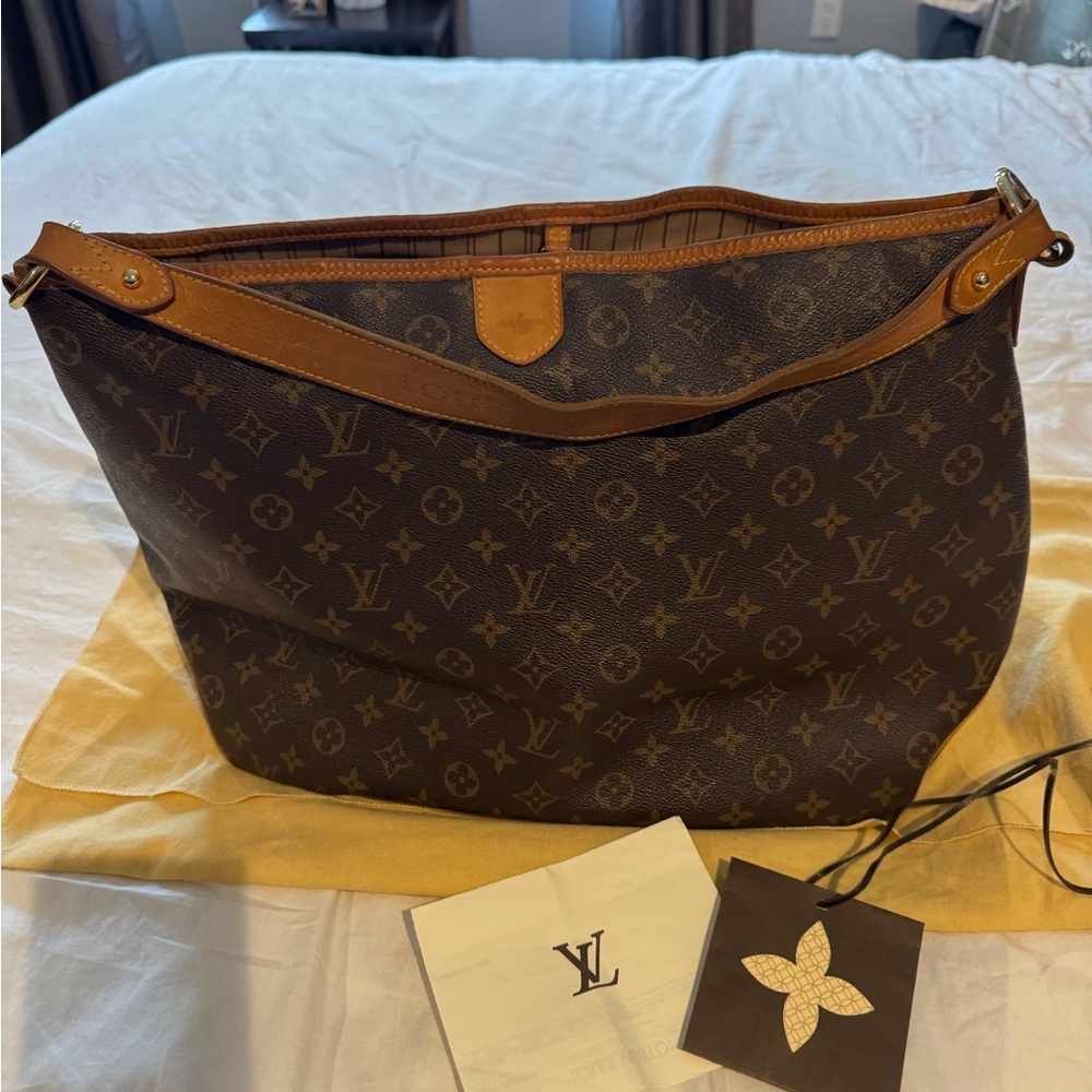 ✨💎💯% Authentic 💎✨Louis Vuitton Slouchy Hobo Delightful MM Monogram Canvas Tote